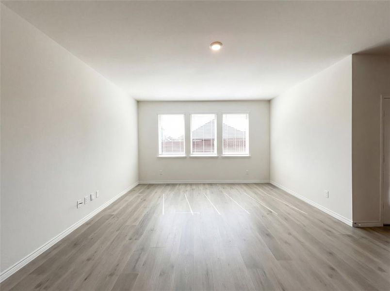 Spacious, unfurnished interior of a new home in Silverado, Aubrey (Image 15).