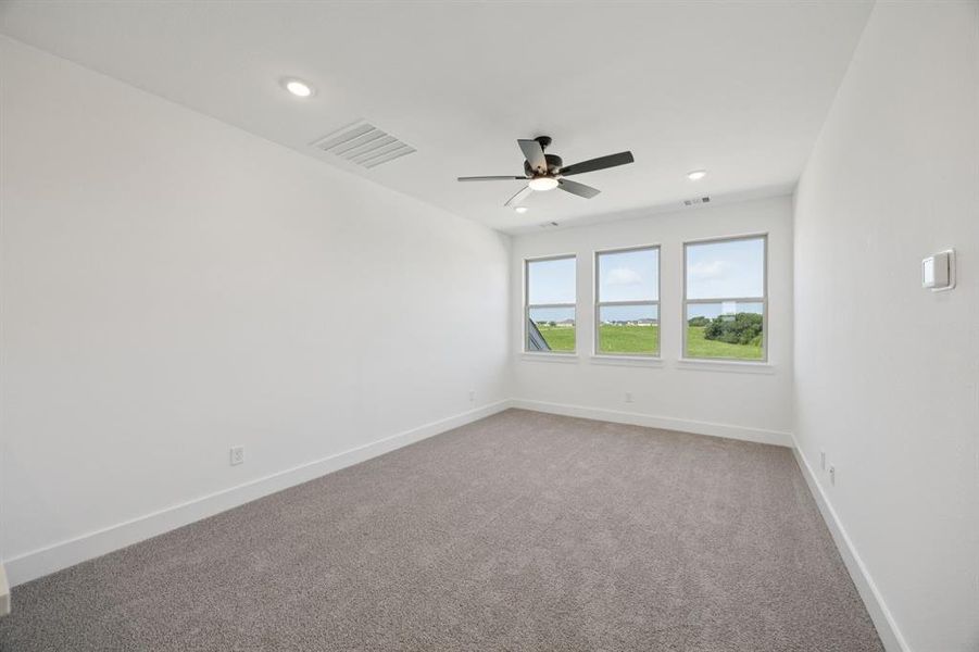 Spacious, unfurnished interior of a new home in Lakeway Estates, Waxahachie (Image 23).