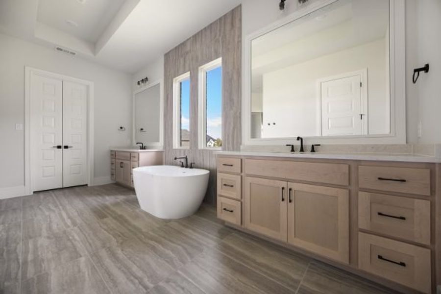Furnished interior view inside a new home in Heath Golf and Yacht Club, Forney (Image 37).