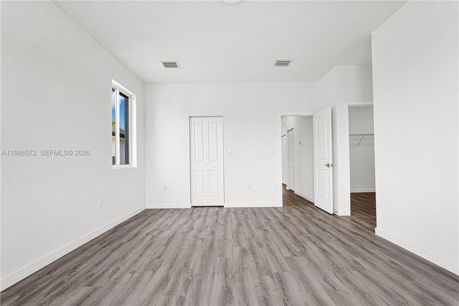 Spacious, unfurnished interior of a new home in , Miami (Image 67).