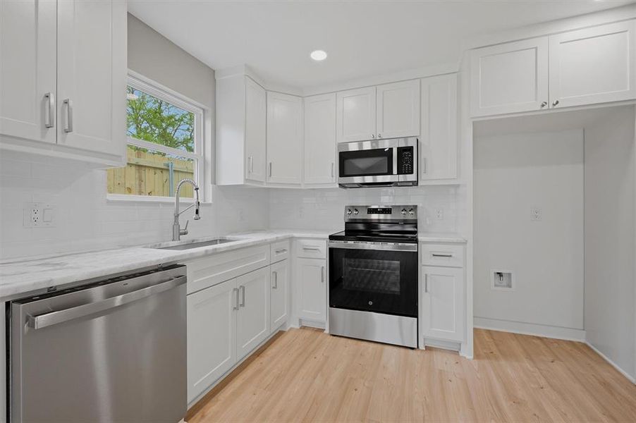 Furnished interior view inside a new home in , Sherman (Image 6).