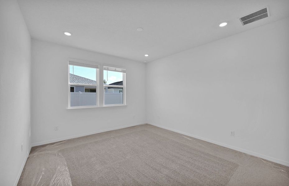 Spacious, unfurnished interior of a new home in Murray Farms, Middleburg (Image 15).