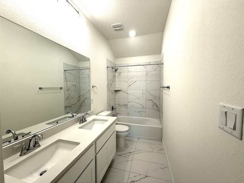 Furnished interior view inside a new home in Highland Village, Georgetown (Image 10).