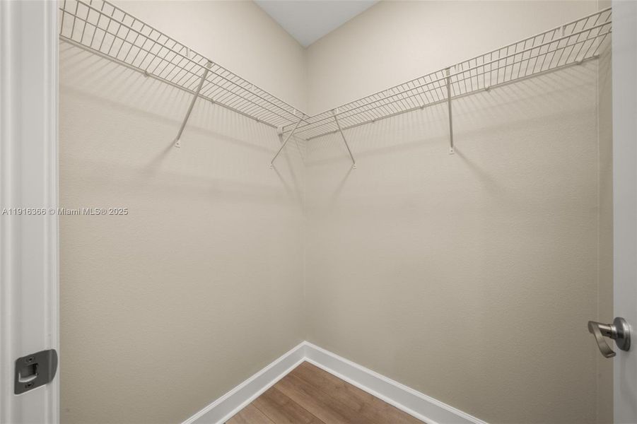 Spacious, unfurnished interior of a new home in , Sebring (Image 26).