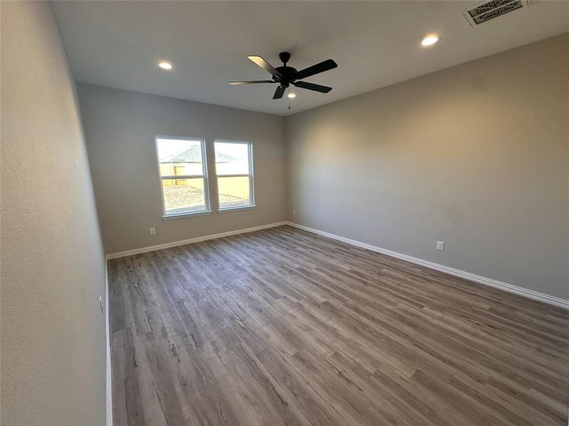 Unfurnished room with hardwood / wood-style flooring and ceiling fan