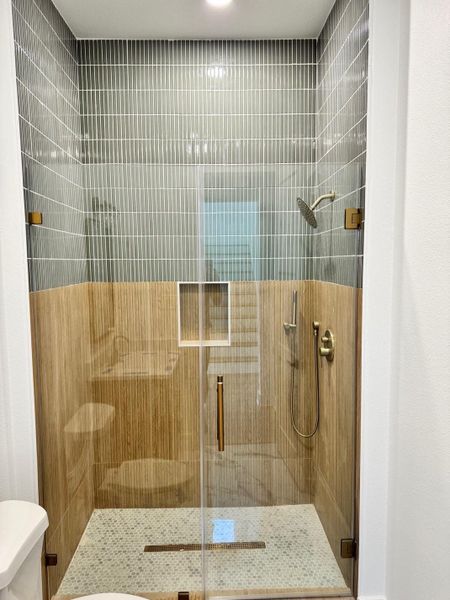 Furnished interior view inside a new home in , Freeport (Image 11).