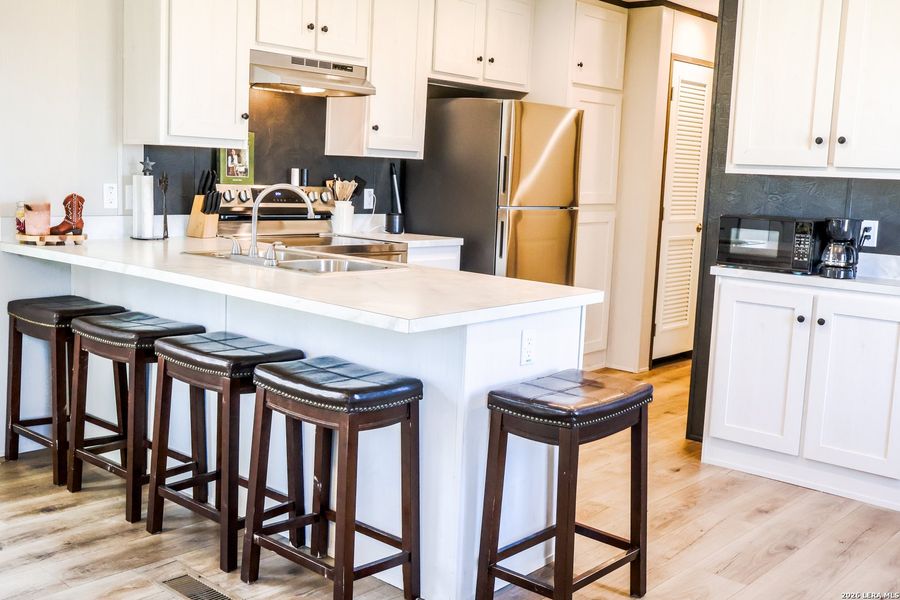 Furnished interior view inside a new home in , La Vernia (Image 5).