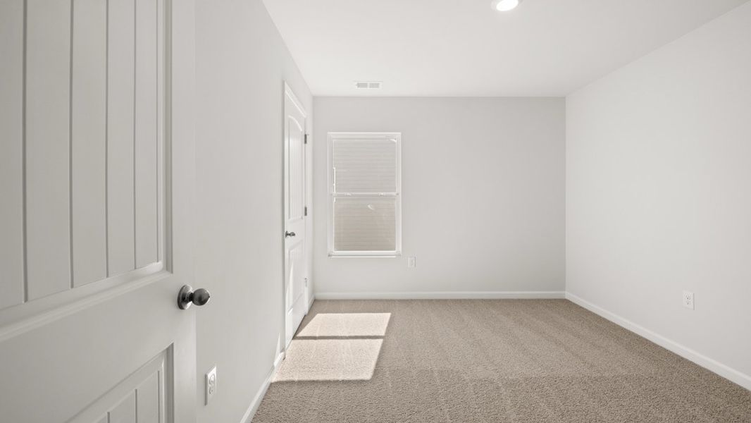 Spacious, unfurnished interior of a new home in Oakleigh Glen, Dallas (Image 27).