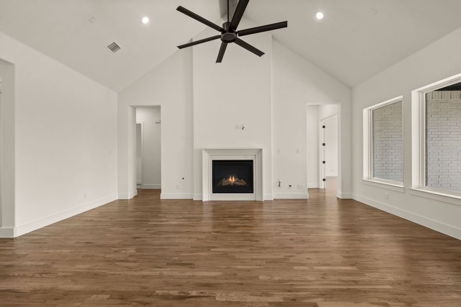 Spacious, unfurnished interior of a new home in Highland Oaks, Boyd (Image 20).