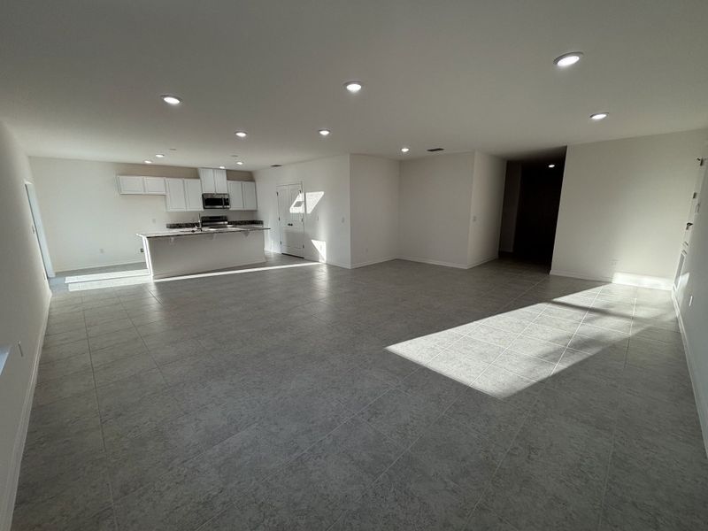 Spacious, unfurnished interior of a new home in Lehigh Acres, Lehigh Acres (Image 16).