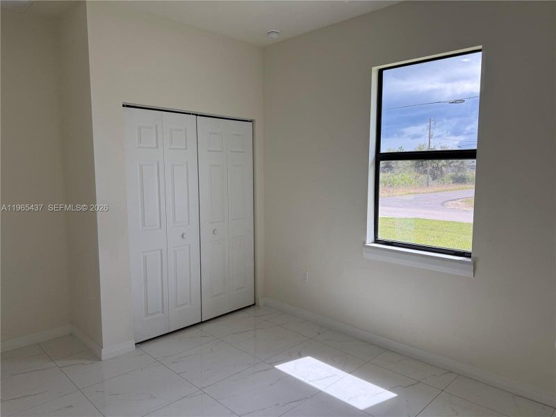 Spacious, unfurnished interior of a new home in , Lehigh Acres (Image 7).