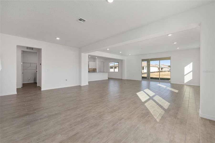 Spacious, unfurnished interior of a new home in Calesa Township, Ocala (Image 38).