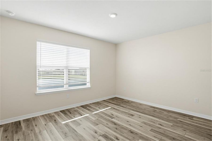 Spacious, unfurnished interior of a new home in Coddington, Bradenton (Image 34).