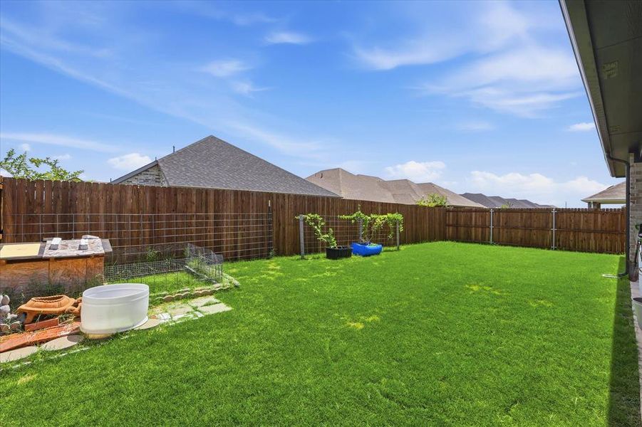 Exterior details and patio area of a home in Stonehaven, Seagoville (Image 24).