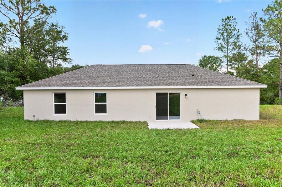 Exterior details and patio area of a home in , Dunnellon (Image 34).