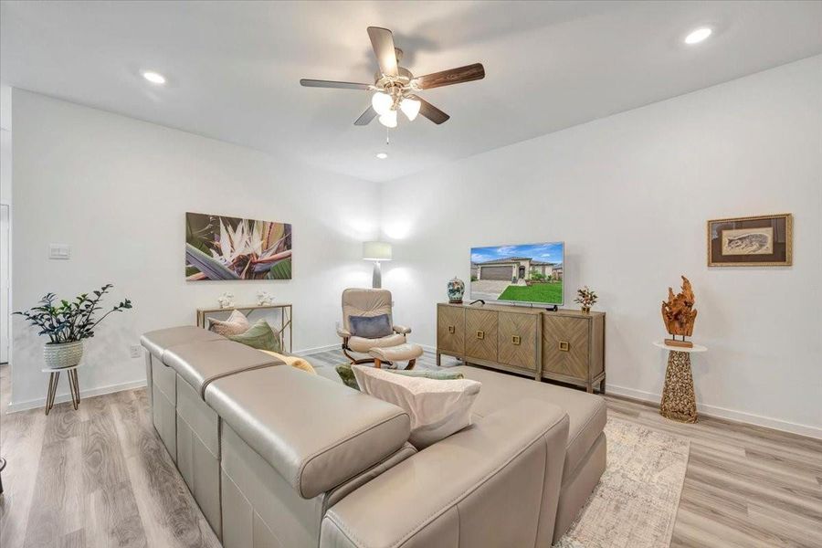 Furnished interior view inside a new home in Pelican Pointe, Texas City (Image 26).