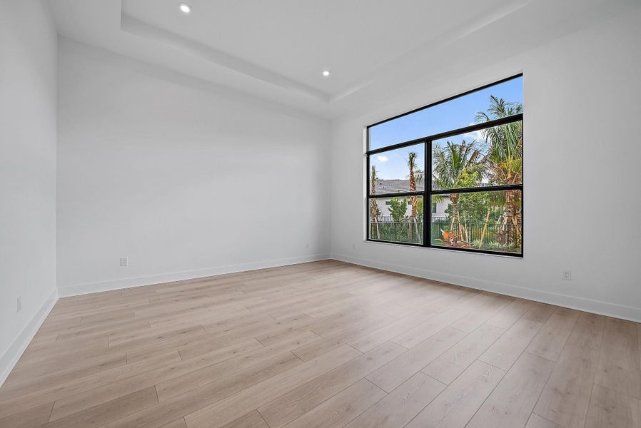 Spacious, unfurnished interior of a new home in , Palm Beach Gardens (Image 38).