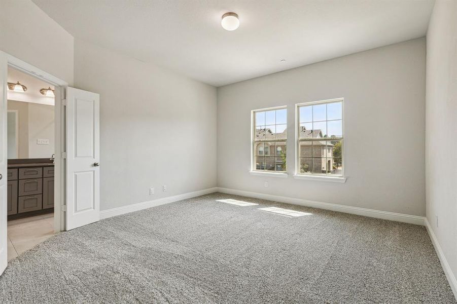 Spacious, unfurnished interior of a new home in Villas of Middleton, Plano (Image 9).