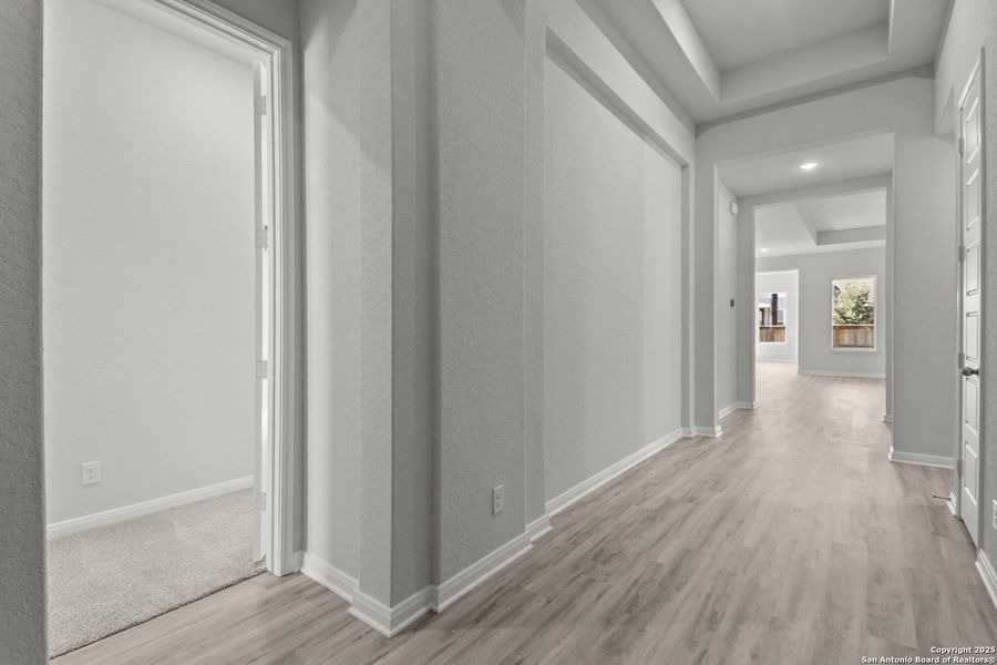 Spacious, unfurnished interior of a new home in Stillwater Ranch 60', San Antonio (Image 25).