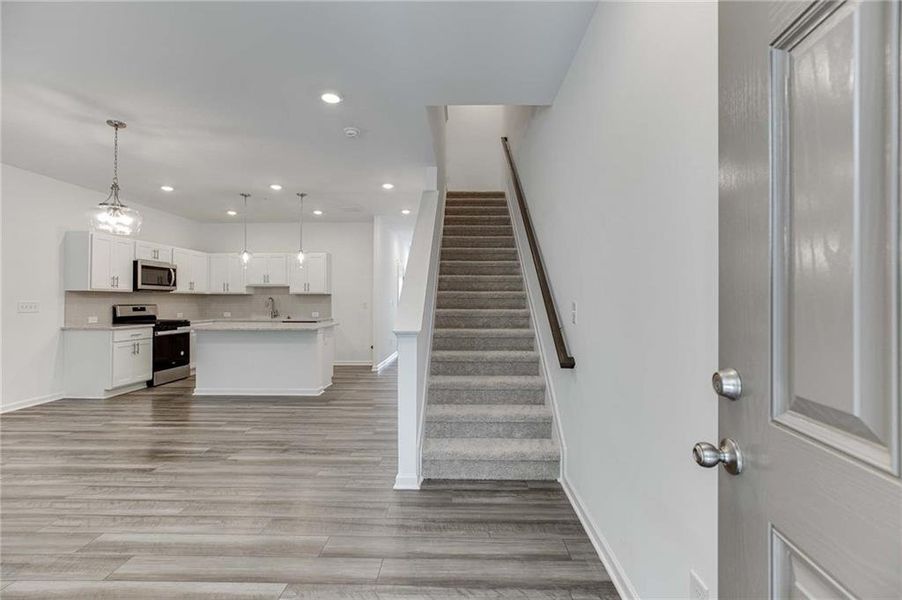 Spacious, unfurnished interior of a new home in Laurelwood, Douglasville (Image 13).