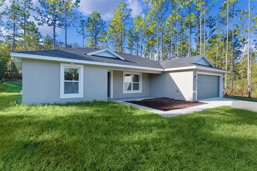 Exterior details and patio area of a home in , Citrus Springs (Image 3).