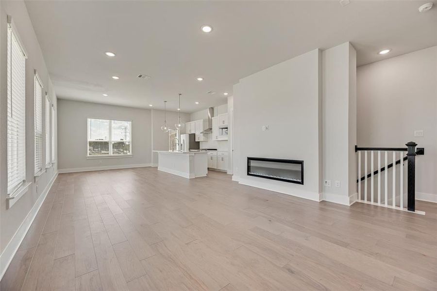 Spacious, unfurnished interior of a new home in Collin Creek, Plano (Image 21).