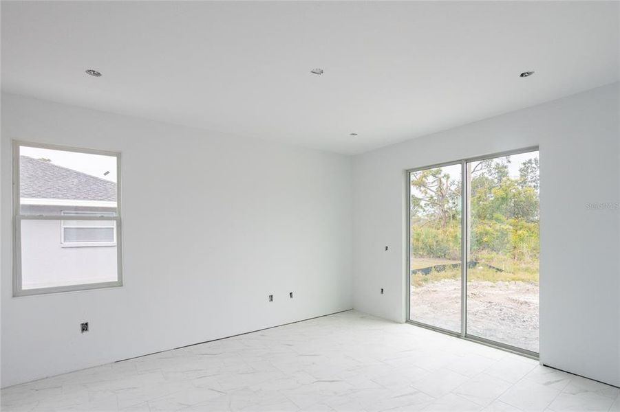 Spacious, unfurnished interior of a new home in , Englewood (Image 18).