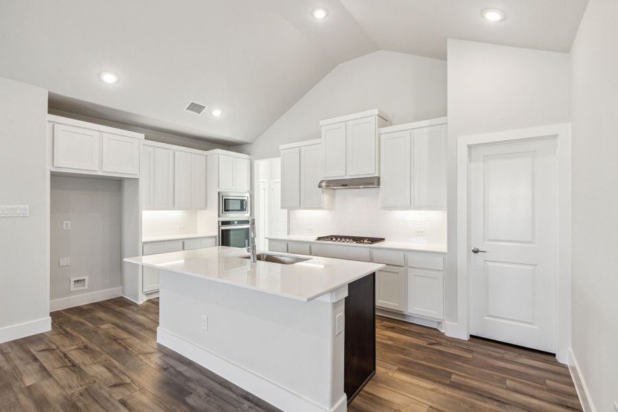 Representative furnished interior of a home built from the Cardinal by Centre Living Homes in Dove Hollow, Waxahachie (Image 12).