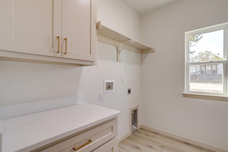 Spacious, unfurnished interior of a new home in , Granbury (Image 19). Spacious, unfurnished interior of a new home in , Granbury (Image 19).