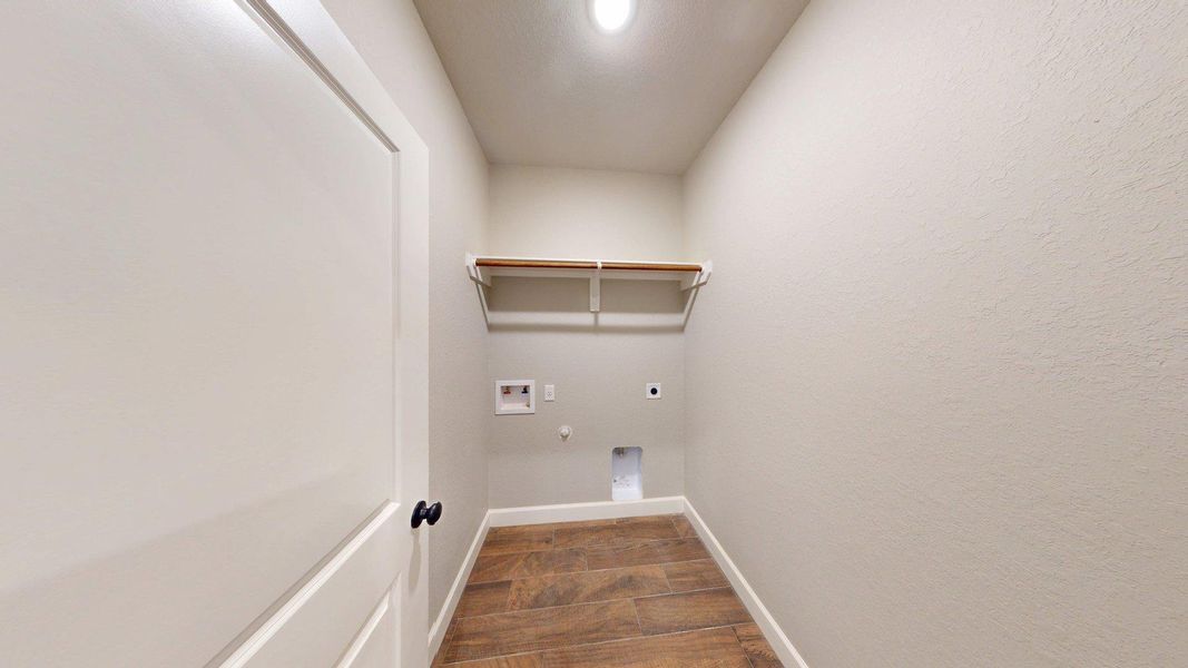 Spacious, unfurnished interior of a new home in , Lake Jackson (Image 17).