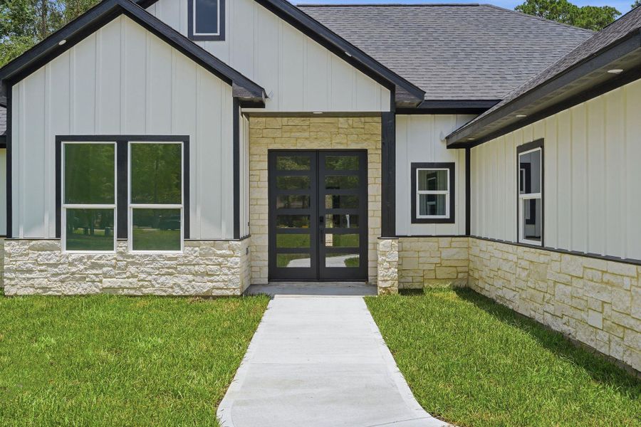 Exterior details and patio area of a home in , Conroe (Image 4).