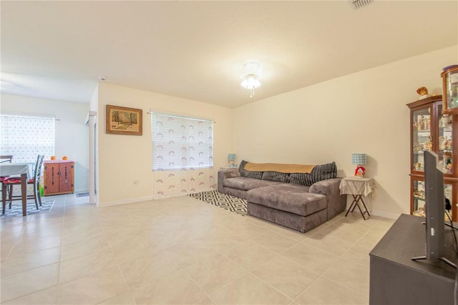 Furnished interior view inside a new home in Bradbury Creek, Haines City (Image 12).