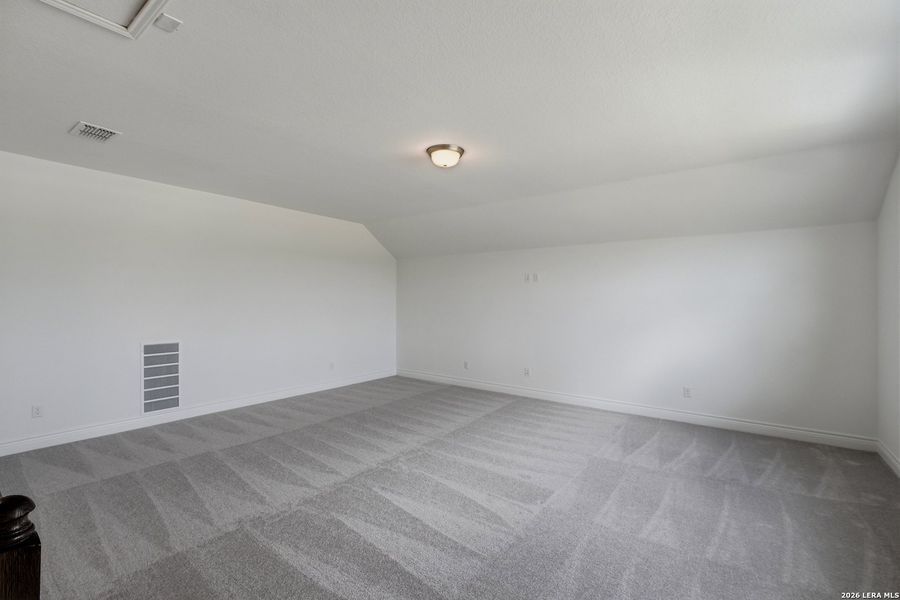 Spacious, unfurnished interior of a new home in Davis Ranch, San Antonio (Image 23).