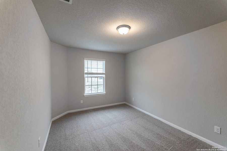 Spacious, unfurnished interior of a new home in Cloud Country, New Braunfels (Image 15).