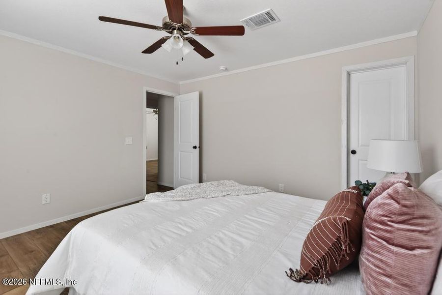 Furnished interior view inside a new home in , Middleburg (Image 47).