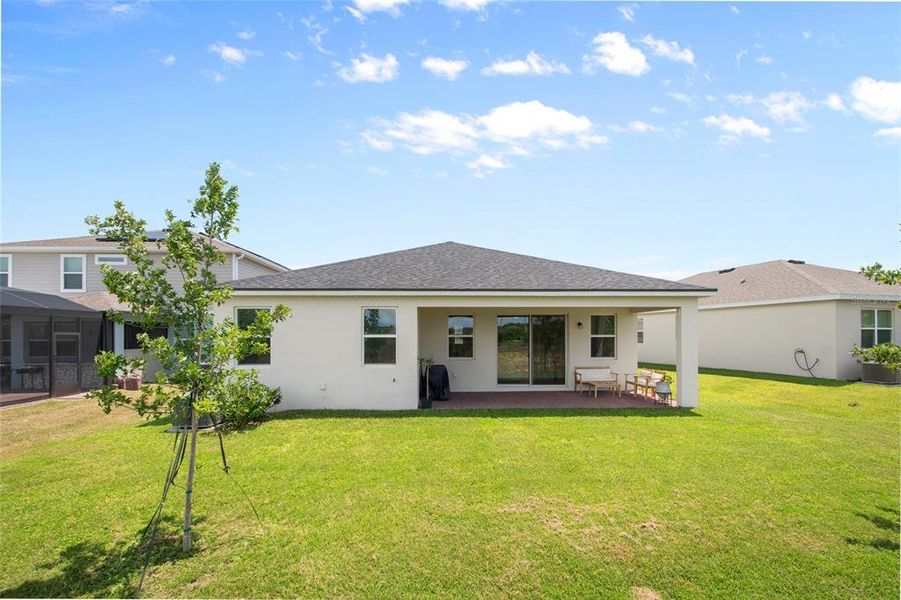 Exterior details and patio area of a home in Waterbrooke, Clermont (Image 25).