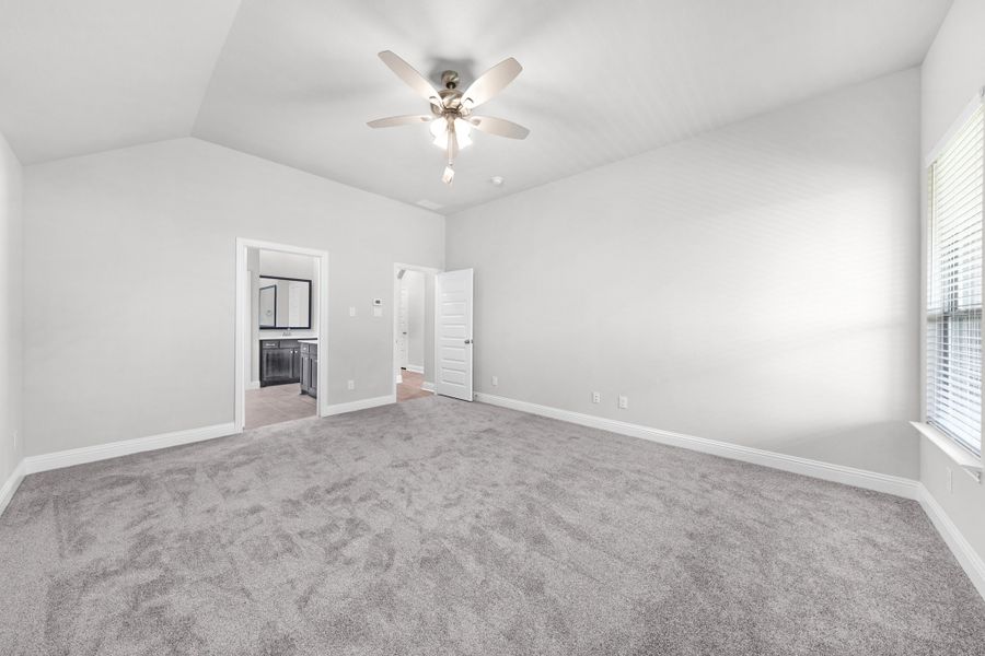 Spacious, unfurnished interior of a new home in Summerwood, Red Oak (Image 27).