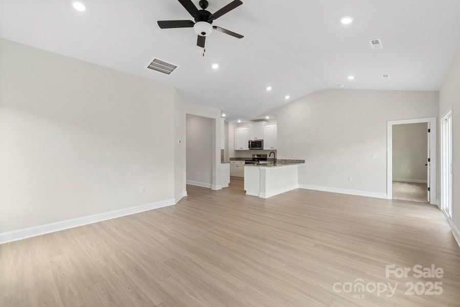 Spacious, unfurnished interior of a new home in Ascot Woods, Charlotte (Image 4).