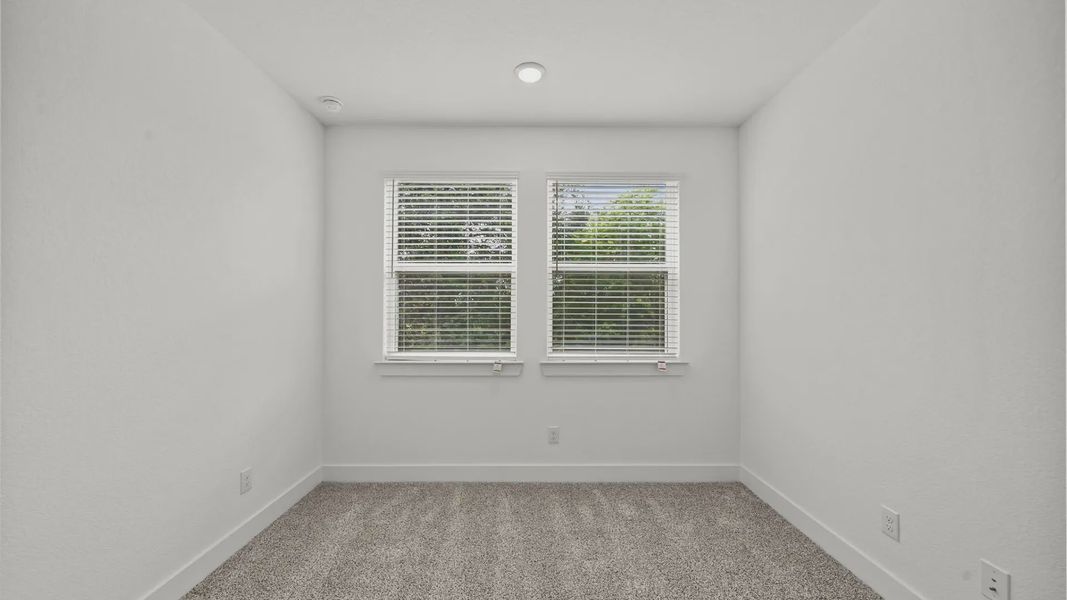 Spacious, unfurnished interior of a new home in Santa Rita Ranch, Liberty Hill (Image 19).