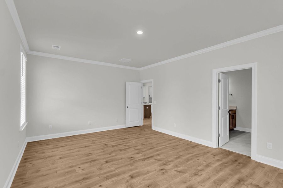Spacious, unfurnished interior of a new home in Tidewater at Lakes of Cane Bay, Summerville (Image 17).