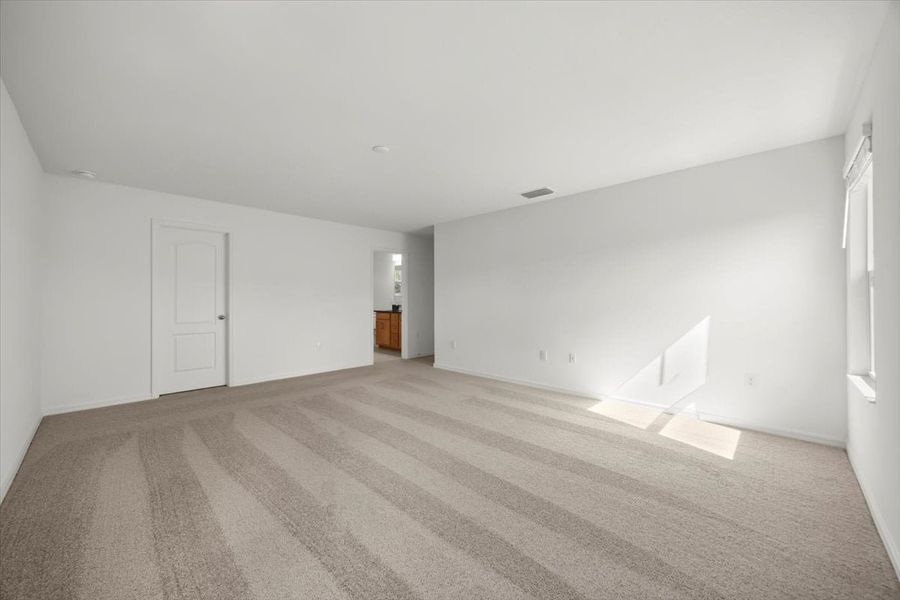 Spacious, unfurnished interior of a new home in Hickory Ranch, Auburndale (Image 5).