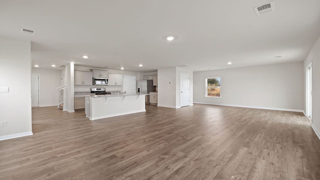 Spacious, unfurnished interior of a new home in Cloverdale Hills, Piedmont (Image 15).