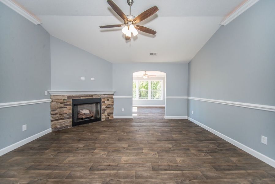 Representative unfurnished interior of a home built from the Jackson by Enchanted Homes in Lonesome Dove, San Antonio (Image 34).