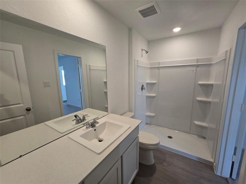 Pics are not of actual home. They are representative of a home of the same floor plan Pics are not of actual home. They are representative of a home of the same floor plan