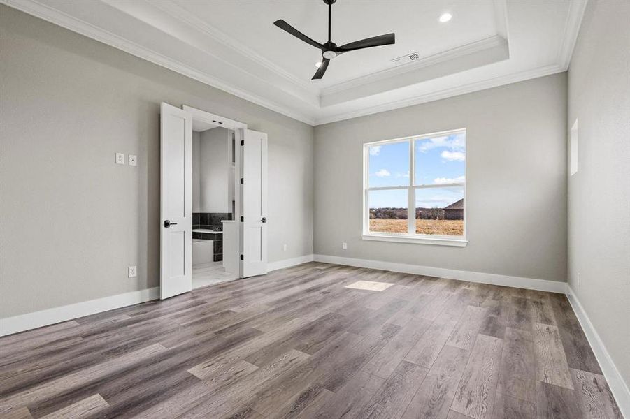 Spacious, unfurnished interior of a new home in , Leonard (Image 33).