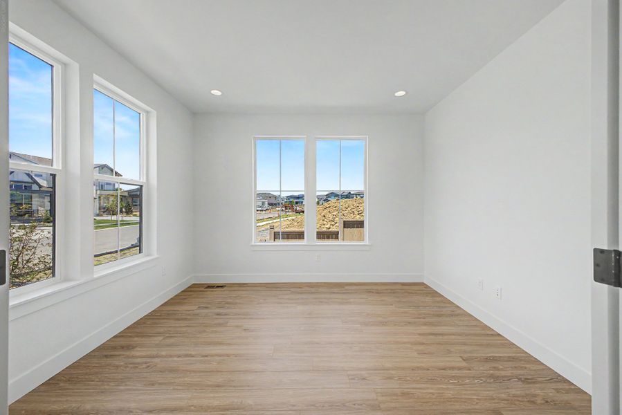 Spacious, unfurnished interior of a new home in West Grange, Longmont (Image 10). Spacious, unfurnished interior of a new home in West Grange, Longmont (Image 10).