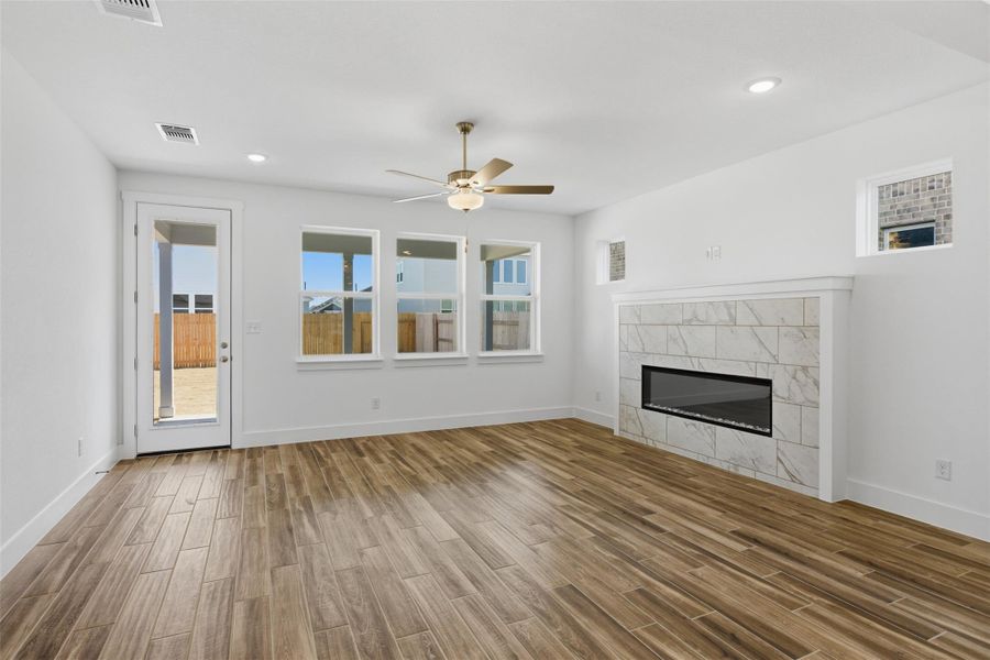 Spacious, unfurnished interior of a new home in Enclave at Cele, Pflugerville (Image 21).