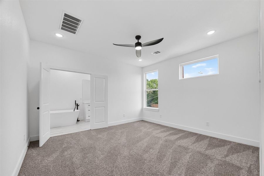 Spacious, unfurnished interior of a new home in , Houston (Image 30).
