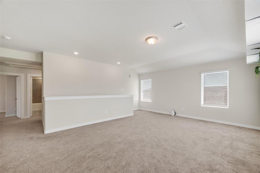 Spacious, unfurnished interior of a new home in Heights of Barbers Hill, Baytown (Image 18).