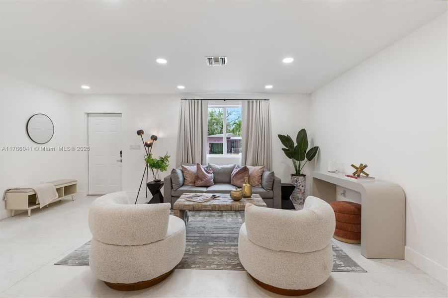 Furnished interior view inside a new home in , Fort Lauderdale (Image 28).
